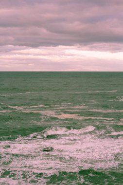 Dunbar 'da fırtınalı bir deniz, İskoçya' da deniz kenti, Uk
