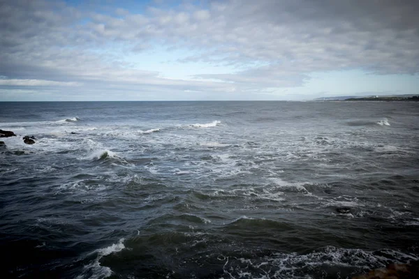 Mar Tempestuoso Dunbar Uma Cidade Beira Mar Escócia Reino Unido — Fotografia de Stock