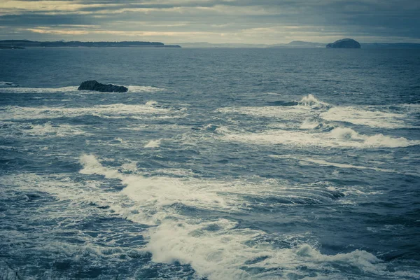 Mar Tormentoso Dunbar Una Ciudad Costera Escocia Reino Unido — Foto de Stock