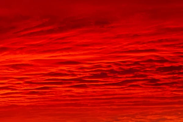 Dağ kırmızı günbatımı