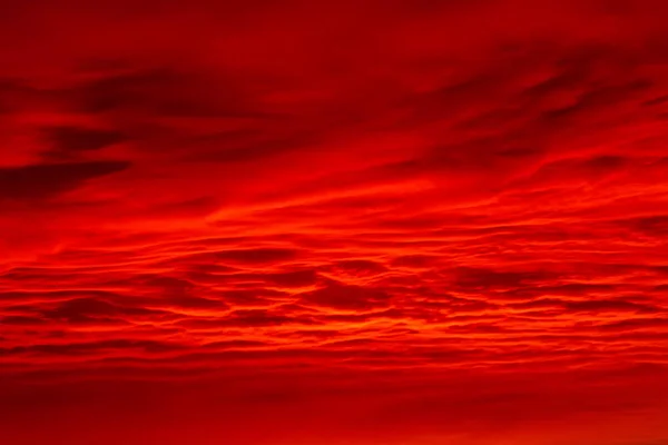 Červený západ slunce v horách — Stock fotografie