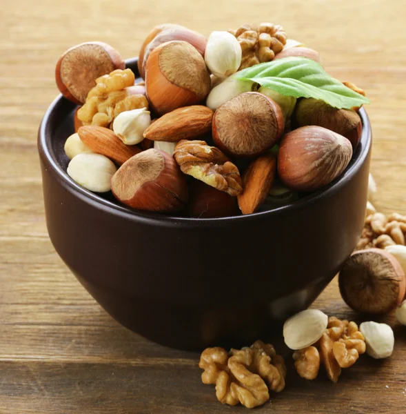 Mix noten (hazelnoten, amandelen, walnoten) — Stockfoto