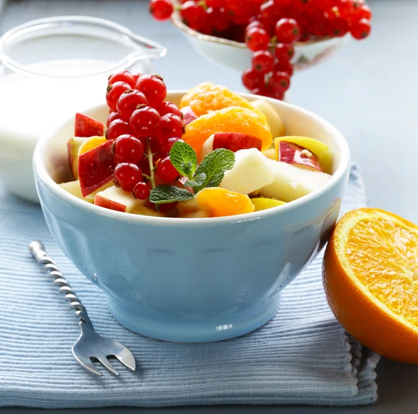 Fruktsallad för en hälsosam frukost — Stockfoto