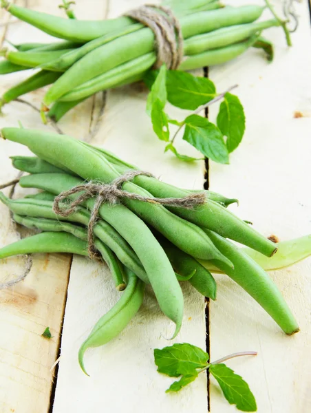 Naturliga organiska gröna ärtor, hälsosamt ätande — Stockfoto