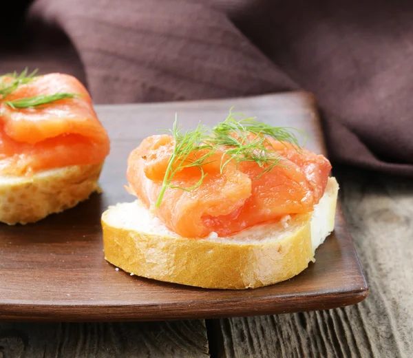 Canape sandwiches with red fish, cucumber and soft cheese — Stock Photo, Image