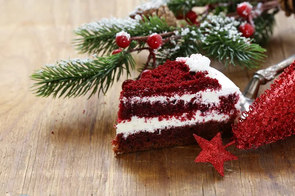 节日甜点圣诞红丝绒蛋糕 — 图库照片