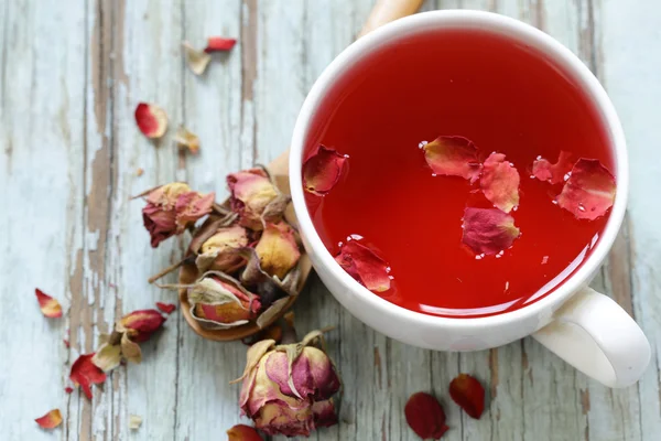 Red flower tea, from the petals of rose — Stock Photo, Image