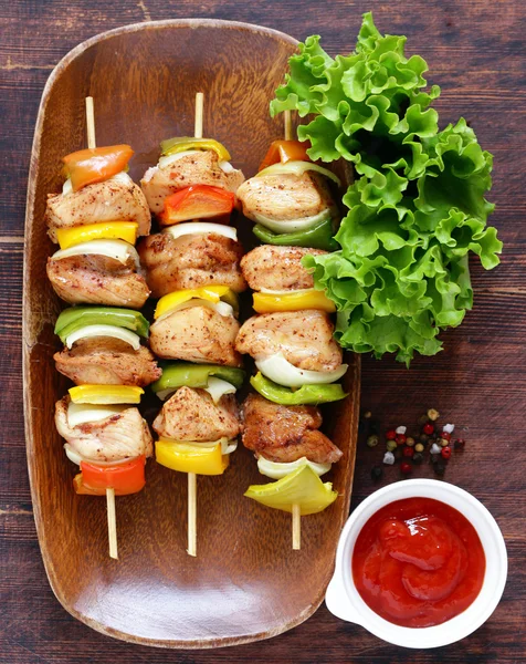 Chicken kebab with onions and bell peppers — Stock Photo, Image