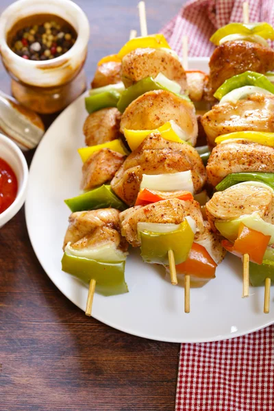 Kebab de frango com cebola e pimentão — Fotografia de Stock