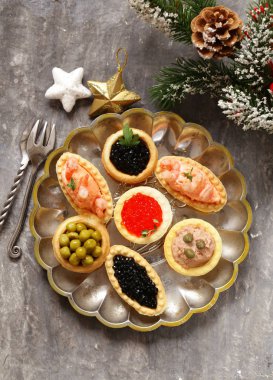 Noel meze. Havyar ve pate ile küçük tartlets. Açık büfe ve bar.