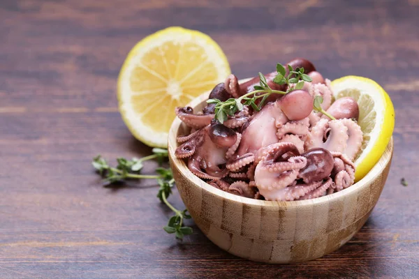 Delicadeza polvo marinado com ervas e especiarias — Fotografia de Stock