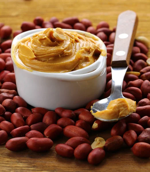 Manteiga de amendoim natural de amendoim orgânico — Fotografia de Stock