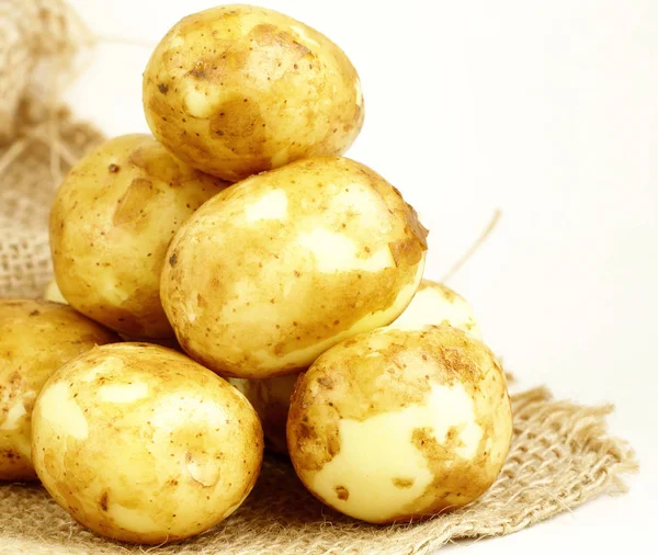 Batatas orgânicas naturais. Produtos hortícolas em bruto . — Fotografia de Stock