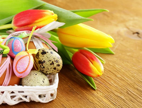 Ovos de Páscoa. Decoração de Páscoa tradicional e símbolo . — Fotografia de Stock