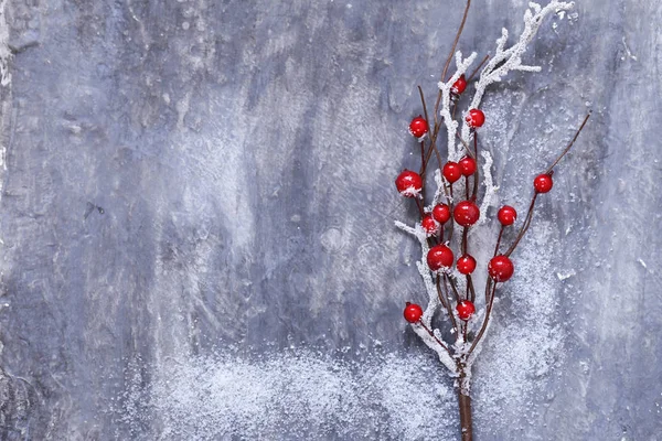 Symboles et décorations de Noël sur fond en bois — Photo