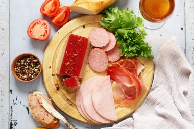 Çeşitli deli et - jambon, salam, parma, Parma, pate