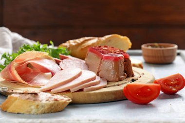 Çeşitli deli et - jambon, salam, parma, Parma, pate