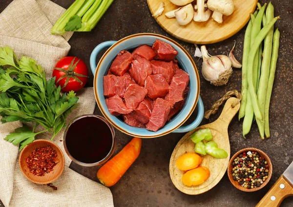 Livsmedelsingredienser - kött, grönsaker och kryddor — Stockfoto