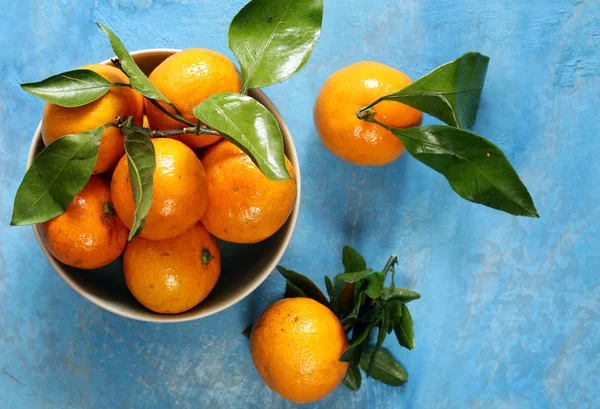 Natuurlijke organische tangerine. Rijpe oranje vruchten mandarijnen. — Stockfoto