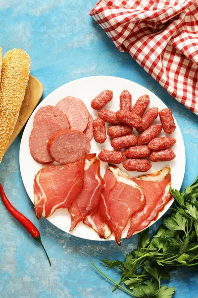 Assorted deli meats -  sausage, salami, parma, prosciutto — Stock Photo, Image