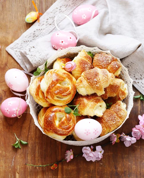 Homemade pastries, muffins, sweet buns for Easter treats — Stock Photo, Image