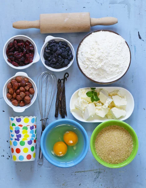 Ingredients for baking cakes and muffins on the table — Stock Photo, Image