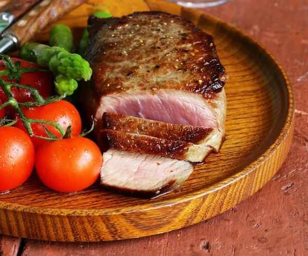 Roasted beef steak with vegetables and spices — Stock Photo, Image