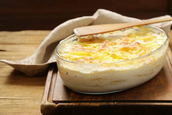 Traditionele Franse aardappelgratin met room en kaas — Stockfoto