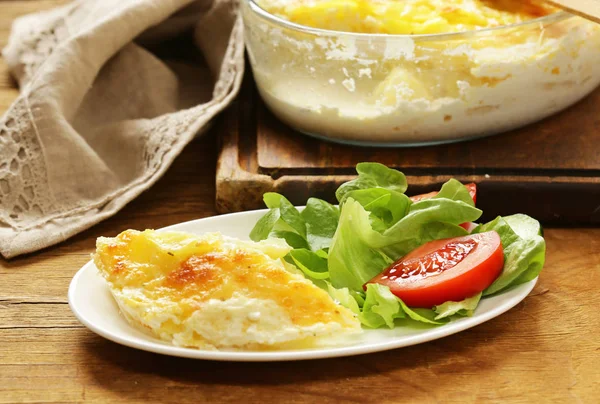 Traditional French potato gratin with cream and cheese — Stock Photo, Image