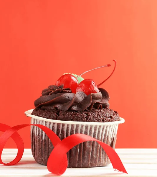 Праздничные шоколадные кексы символ десерта для Святого Валентина — стоковое фото
