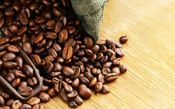 Natural organic coffee beans on a wooden background — Stock Photo, Image