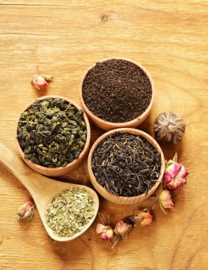 Farklı ahşap bir kapta çay