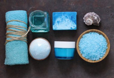 Spa konsept turkuaz - sabun, tuz, krem, havlu