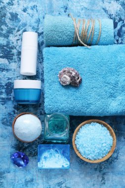 Spa konsept turkuaz - sabun, tuz, krem, havlu