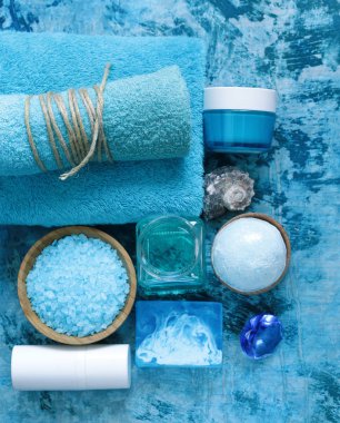 Spa konsept turkuaz - sabun, tuz, krem, havlu