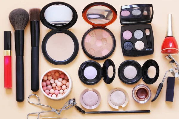Set cosmetics - makeup brushes, eye shadow, powder, lipstick, nail polish. — Stock Photo, Image