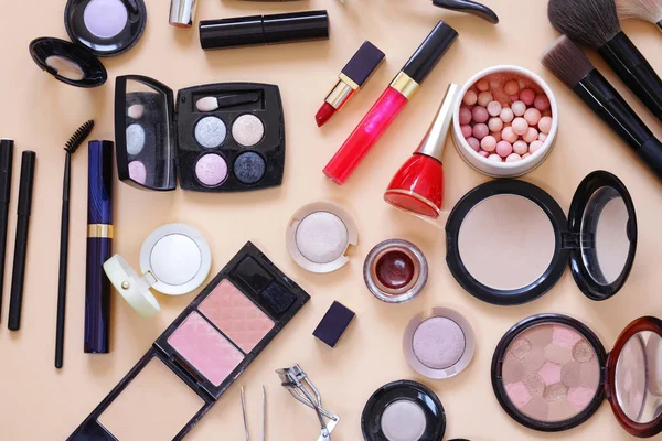 Set cosmetics - makeup brushes, eye shadow, powder, lipstick, nail polish — Stock Photo, Image