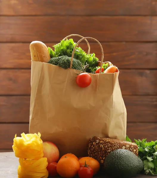 Grocery food shopping bag - vegetables, fruits, bread and pasta — Stock Photo, Image
