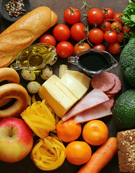 Grocery food shopping bag - vegetables, fruits, bread and pasta