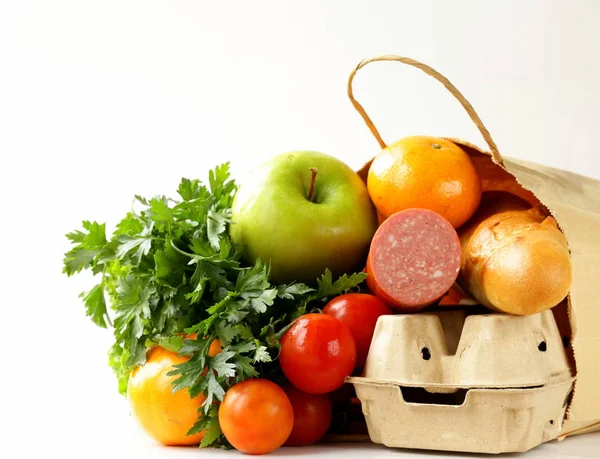 Grocery food shopping bag - vegetables, fruits, bread and pasta — Stock Photo, Image