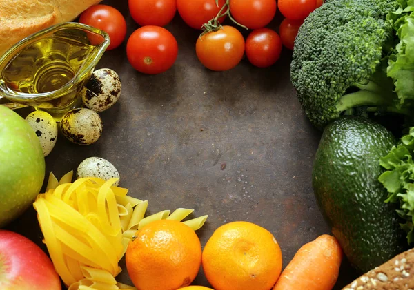 杂货食品购物袋-蔬菜、 水果、 面包、 意大利面 — 图库照片
