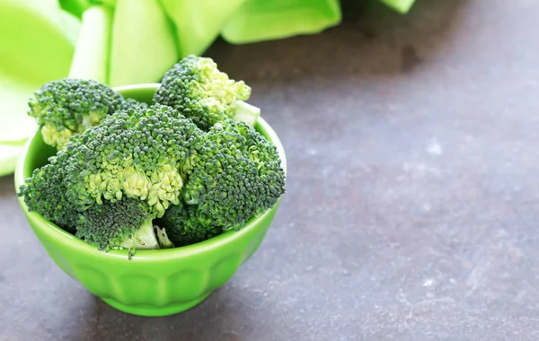 Broccoli freschi verdi verdure mangiare sano — Foto Stock