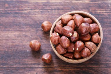 doğal organik fındık fındık ahşap bir masa üzerinde