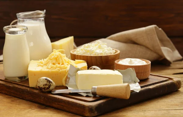 Prodotti lattiero-caseari - formaggio, burro, latte — Foto Stock