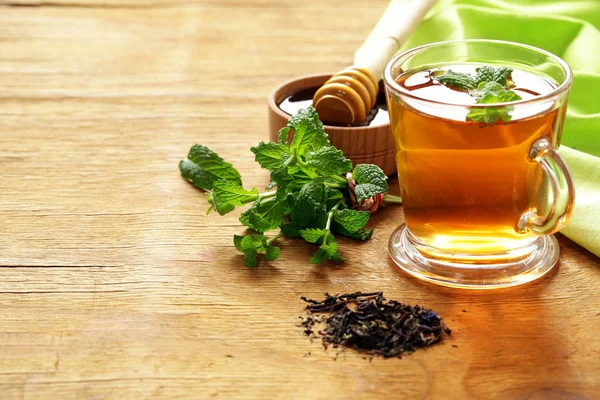 Mint flavored tea in a glass cup — Stock Photo, Image