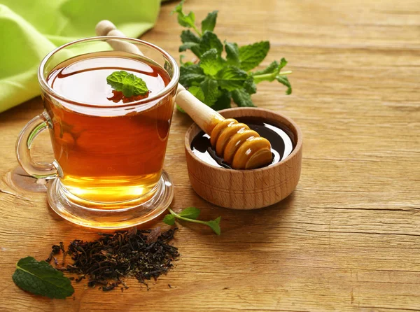 Mint flavored tea in a glass cup — Stock Photo, Image