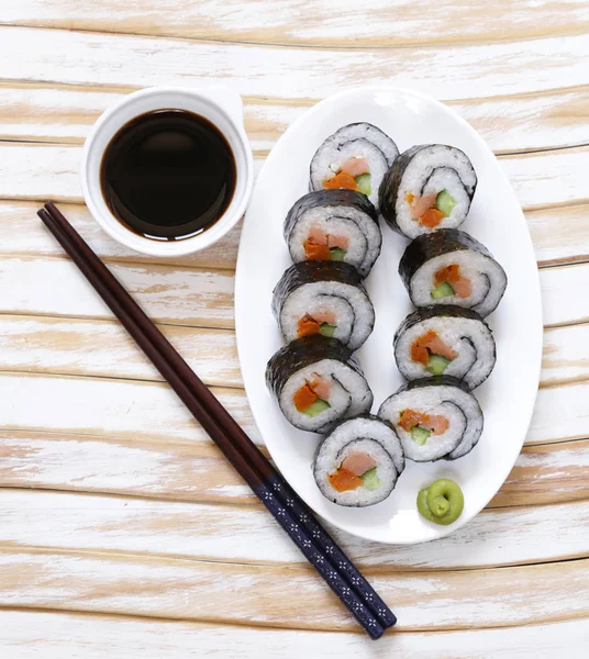 Rolos coreanos kimpab com molho de soja - comida asiática — Fotografia de Stock