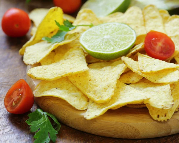 Corn chips nachos on a wooden plate — Stock Photo, Image
