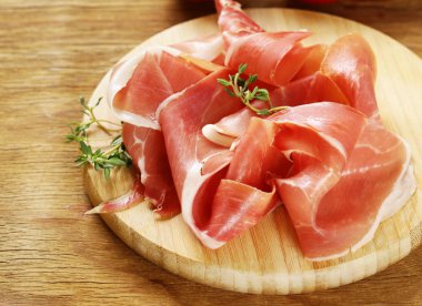  Parma ham ahşap tahta üzerinde füme