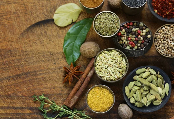 Various spices (pepper, fennel, turmeric, anise, cinnamon) — Stock Photo, Image